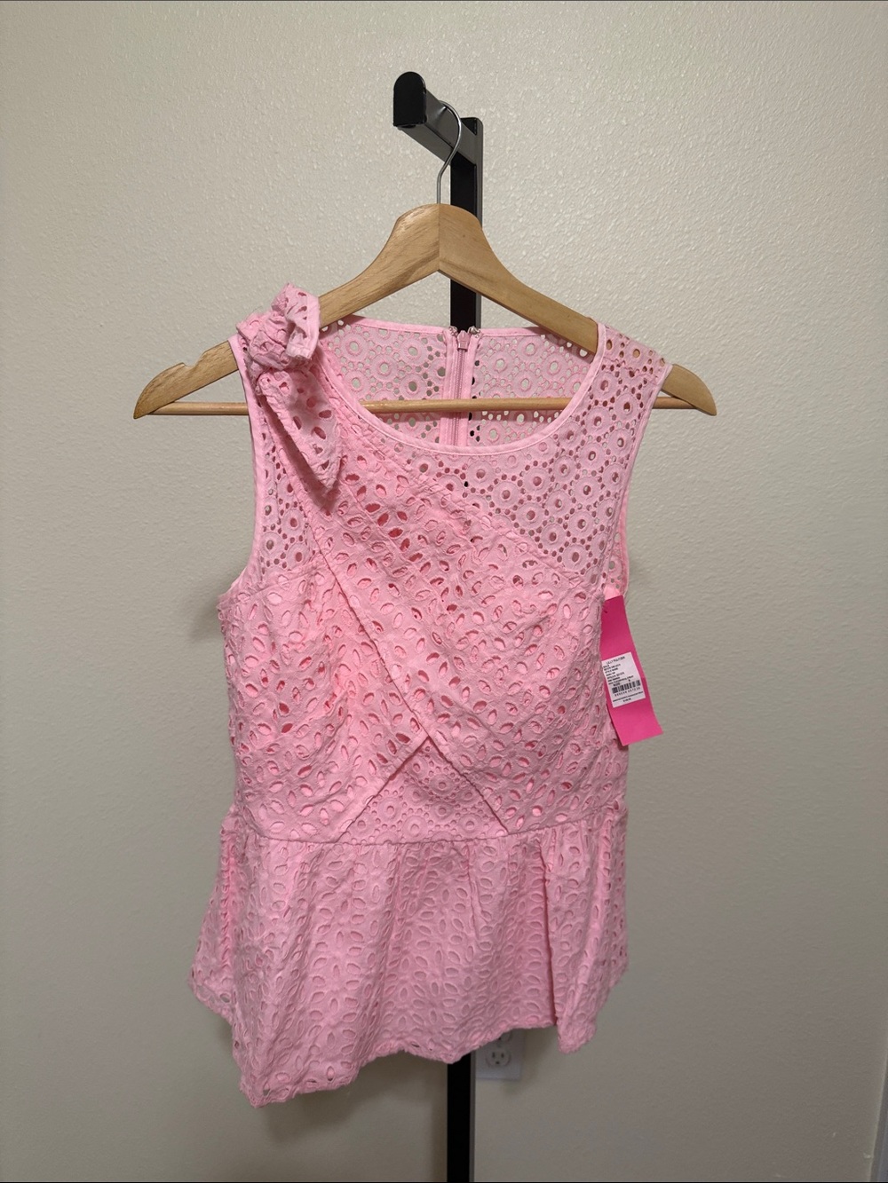 Lilly Pulitzer 💗Sleeveless Pink Eyelet Peplum Top